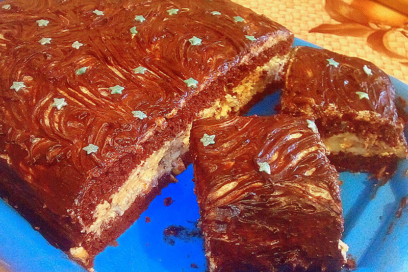 Бисквитный торт Сникерс