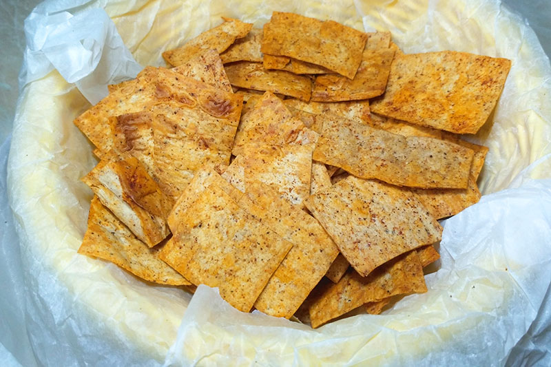 Чипсы из лаваша с паприкой