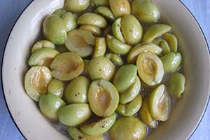 Добавляем абрикосы в сироп