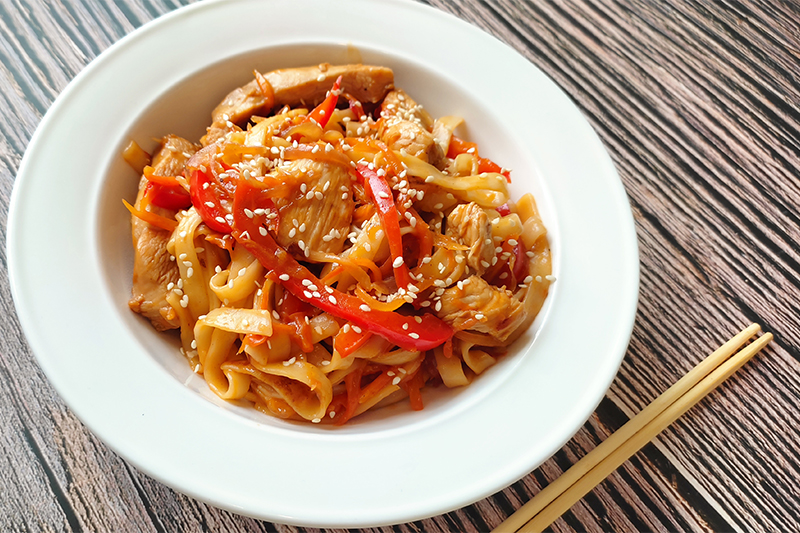 Домашний вок с курицей и овощами