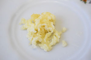 Измельчаем чеснок