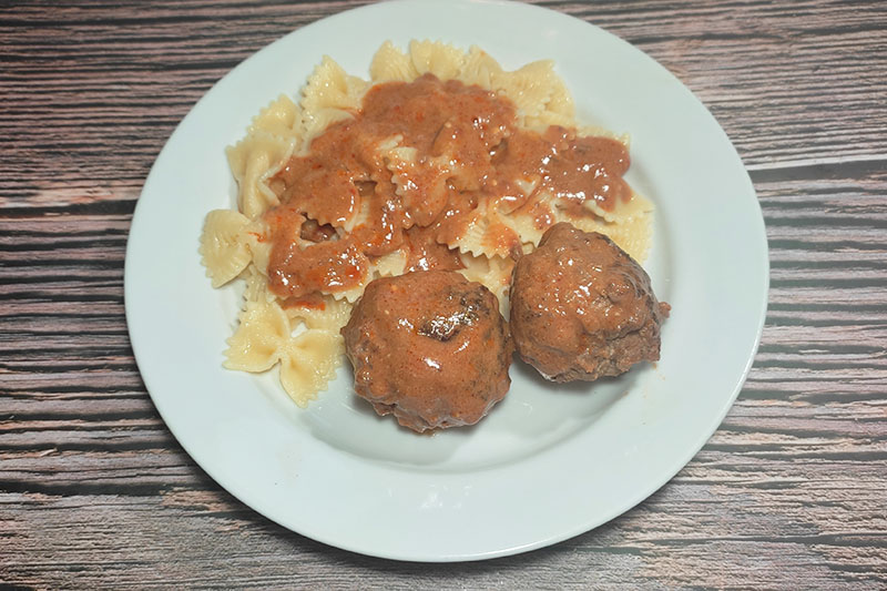 Котлеты в томатно-сметанном соусе