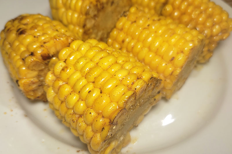 Кукуруза вареная в кастрюле