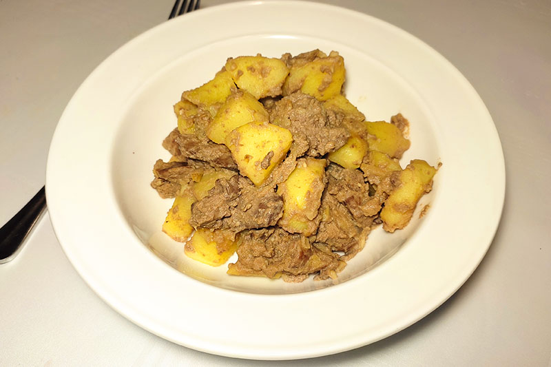 Куриная печень с картошкой на сковороде