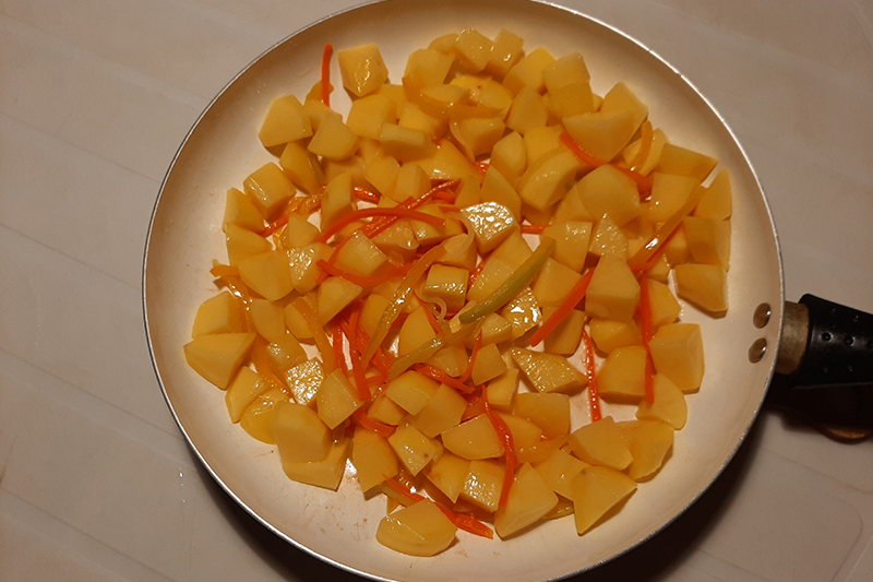 Обжарить овощи