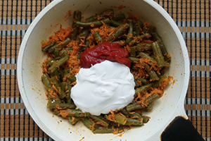 Обжариваем овощи