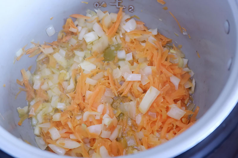 Обжарка мяса и овощей