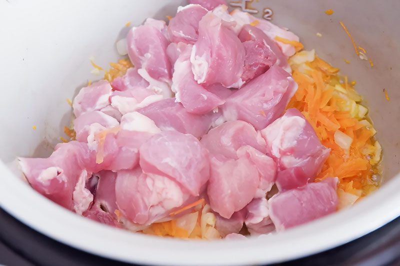 Обжарка мяса и овощей