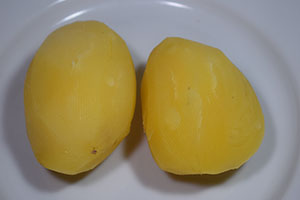 Отвариваем картофель