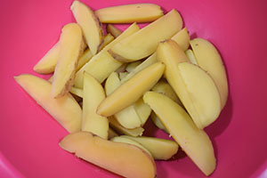 Отвариваем картофель