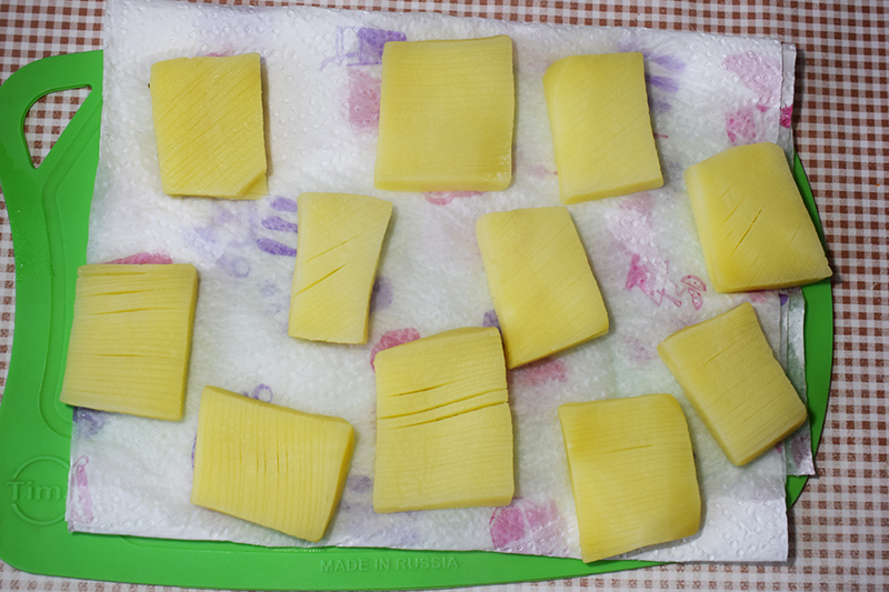 Отвариваем картофель