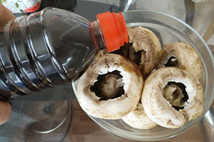 Подготавливаем грибы