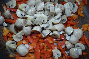 Подготавливаем шампиньоны