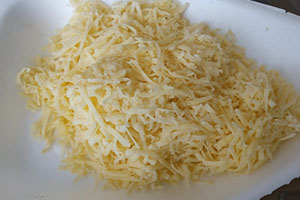 Подготавливаем сыр