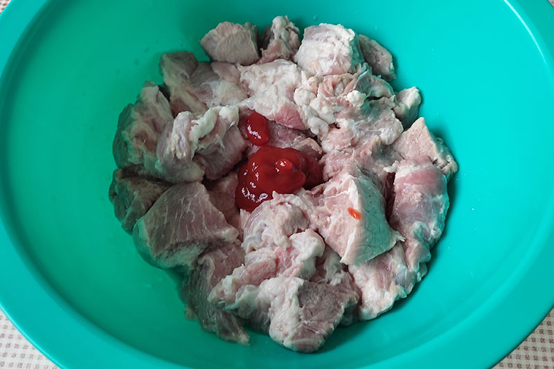Приправляем мясо