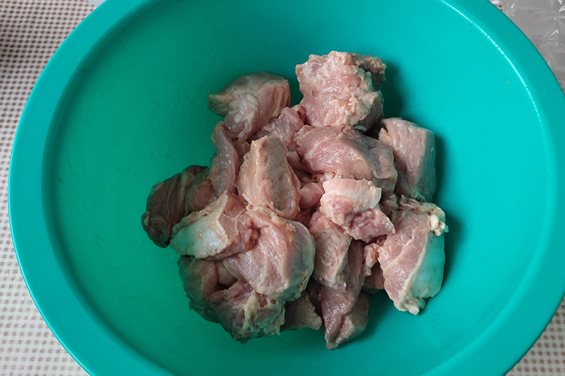 Приправляем мясо