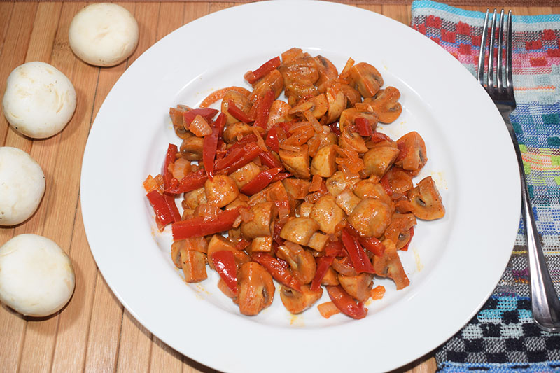 Салат из шампиньонов и сладкого перца