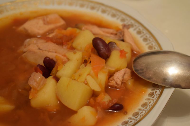 Суп с фасолью красной консервированной и курицей