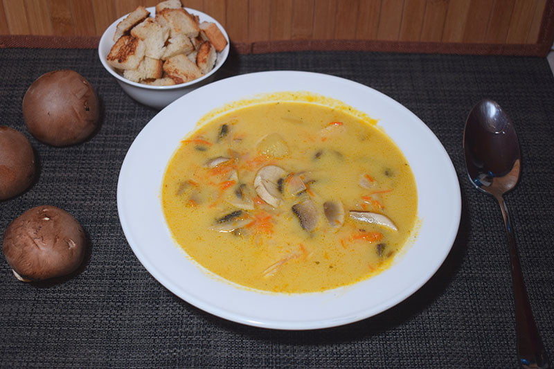 Суп с шампиньонами и плавленным сыром