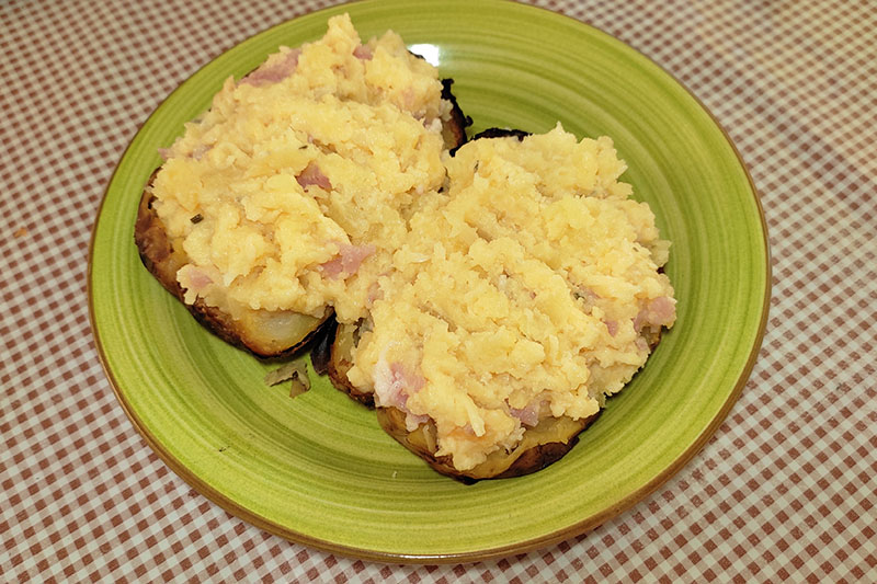 Запеченный картофель с начинкой