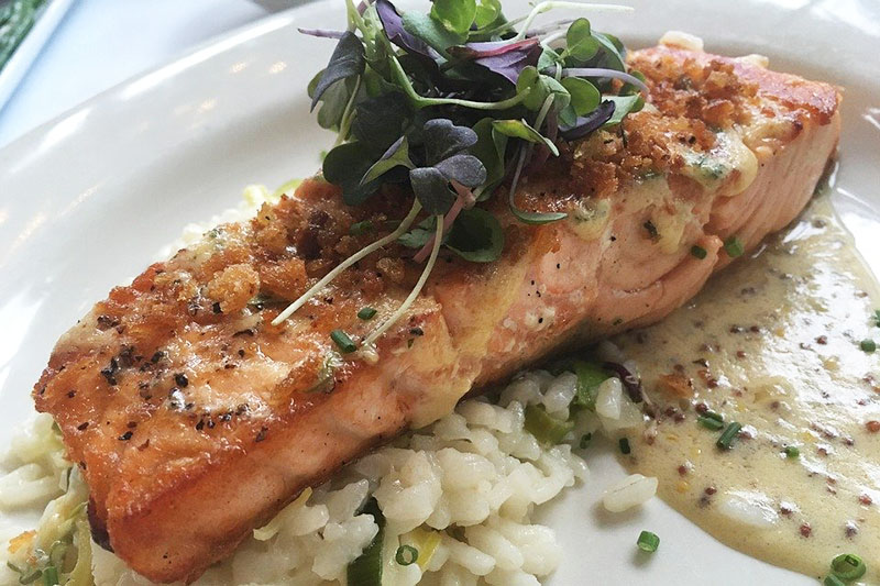 Запеченный стейк лосося